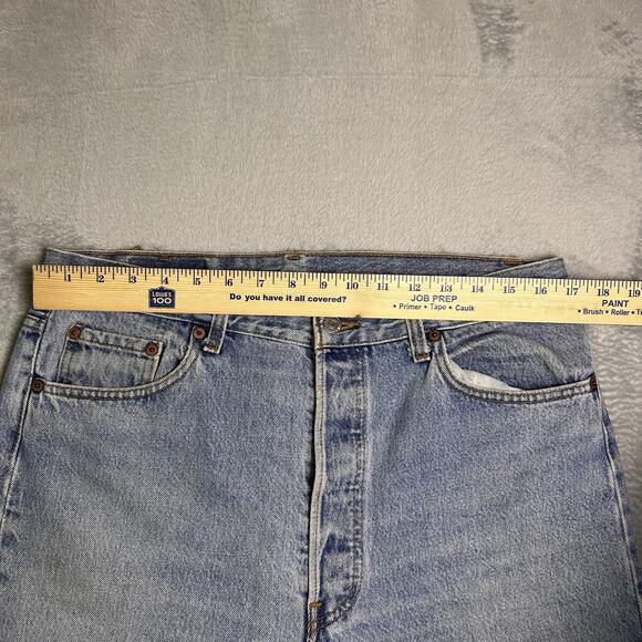 Levi’s 501 Jeans Women’s 36x32 High Rise Light Wash 90s Straight Leg *hole* - Picture 3 of 8